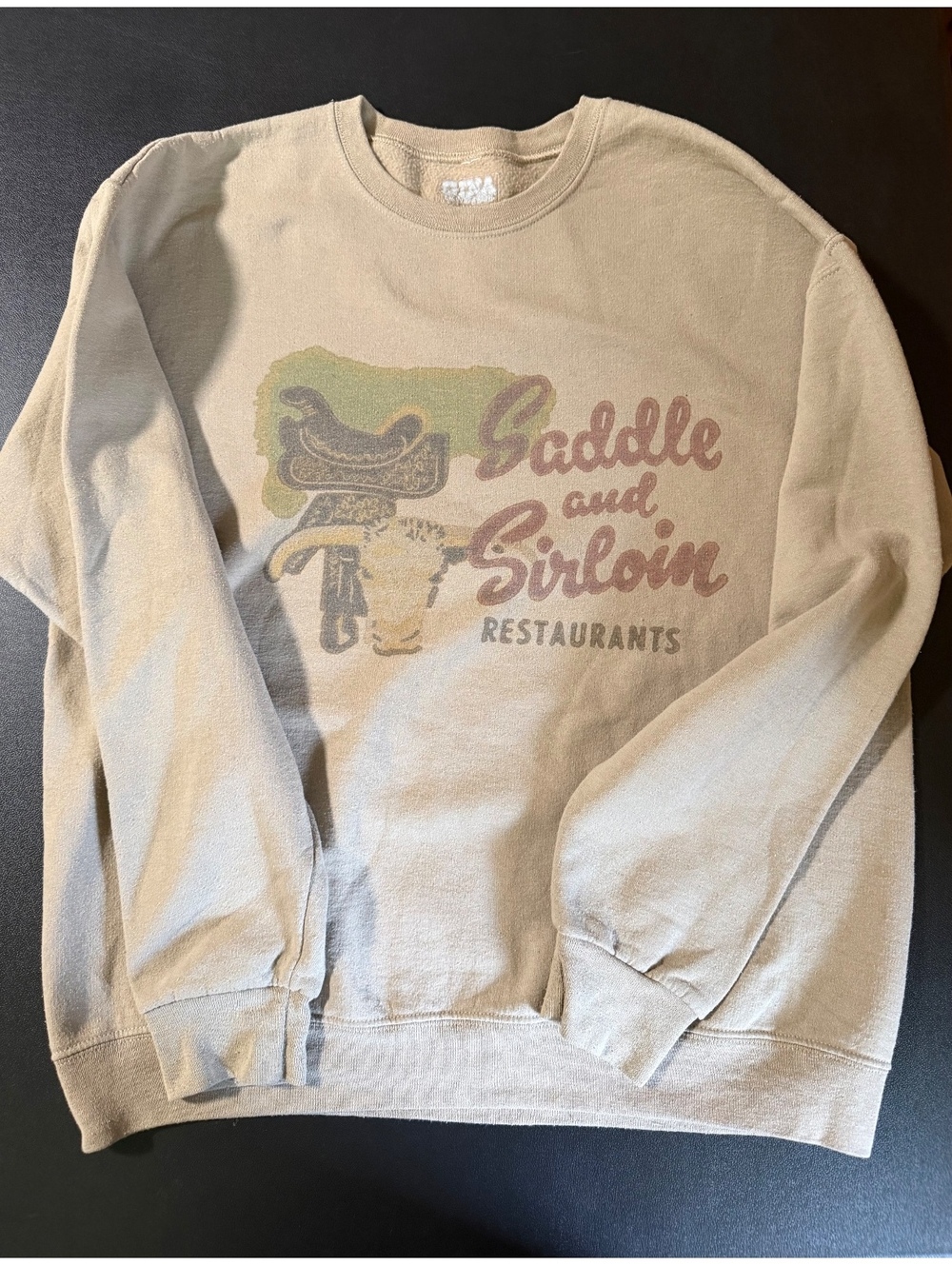 Pre-owned Gina Saddle & Sirloin Restaurants‎ Graphic Crewneck Sweatshirt Size L